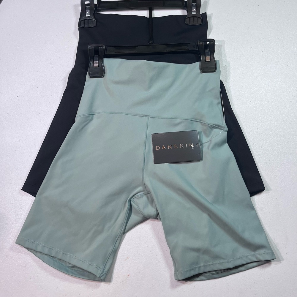 NWT Danskin Women'sEnergize Bike Shorts 7" High Rise XS Compression Yoga Workout